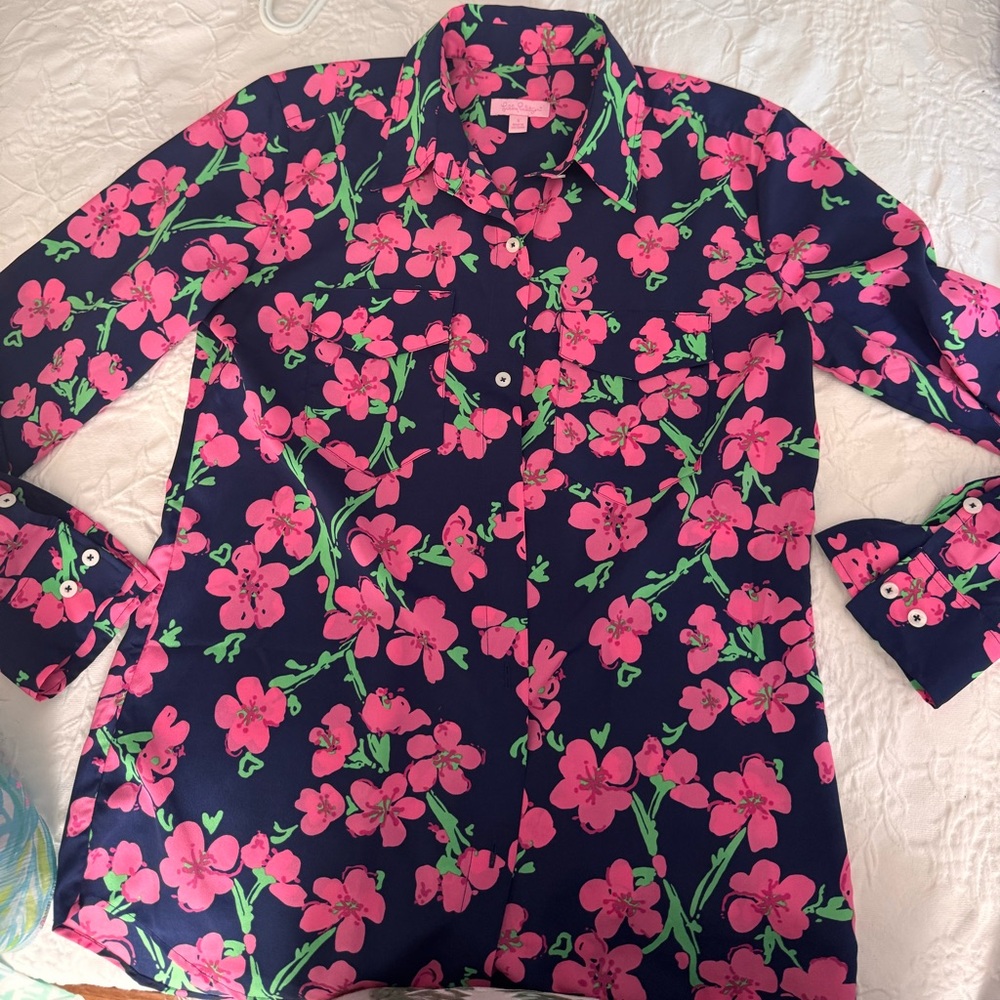 Lilly Pulitzer Kapri Navy and Pink Floral Buttoned down Collar Blouse Size S